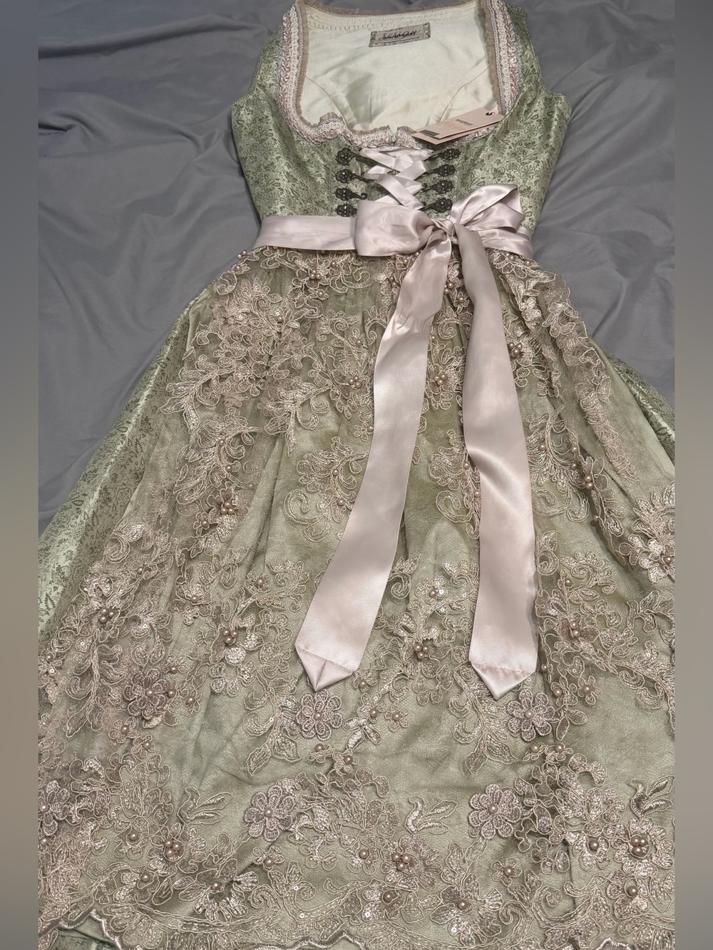NWT Dirndl Daniela from Bergfeuer in sage green - Picture 7 of 13